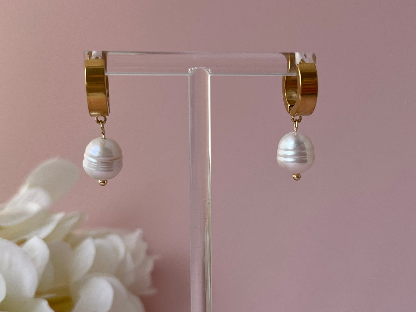 Goldene Creolen mit Süßwasserperle - Laury goes Oxford - LAURY LOVES PINK