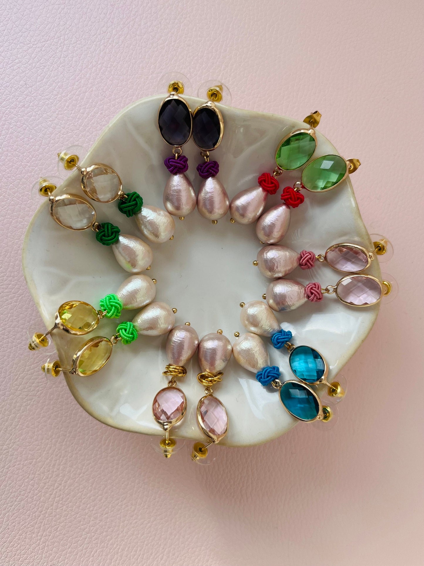 Perlenohrringe Knoten Kristallglas Flieder Lila - Laury goes Heidelberg - LAURY LOVES PINK
