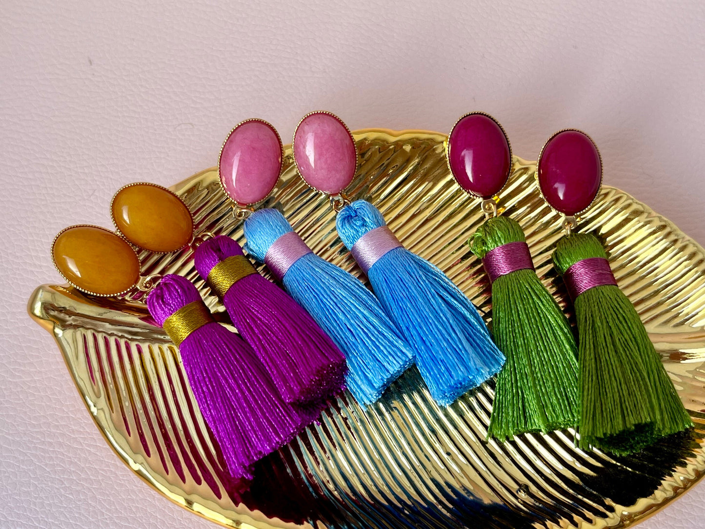 Quastenohrringe, Statementohrringe an Jade Cabochons Grün Fuchsia - Laury goes Budapest
