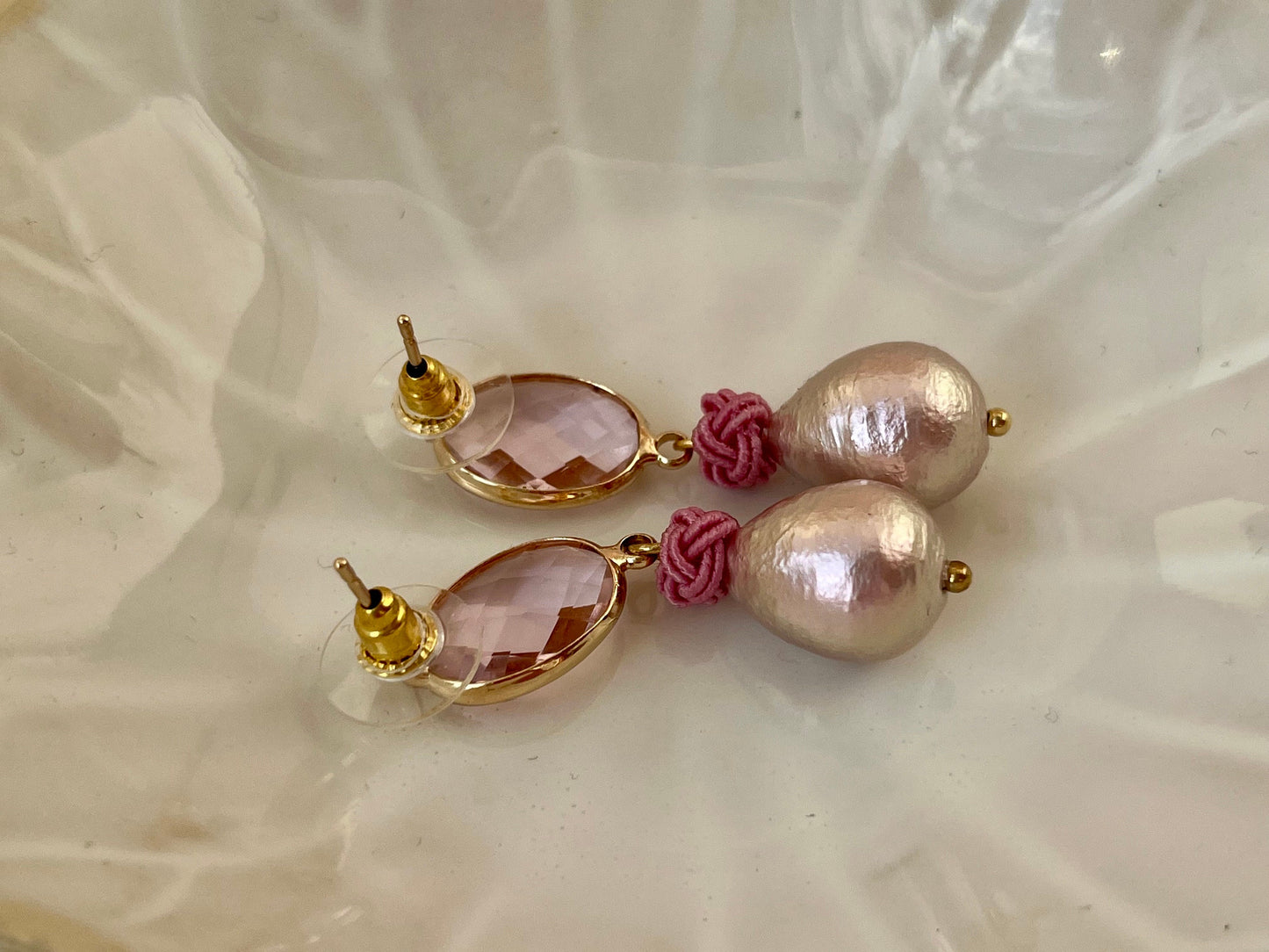 Perlenohrringe Knoten Kristallglas Flieder Rosa - Laury goes Heidelberg - LAURY LOVES PINK
