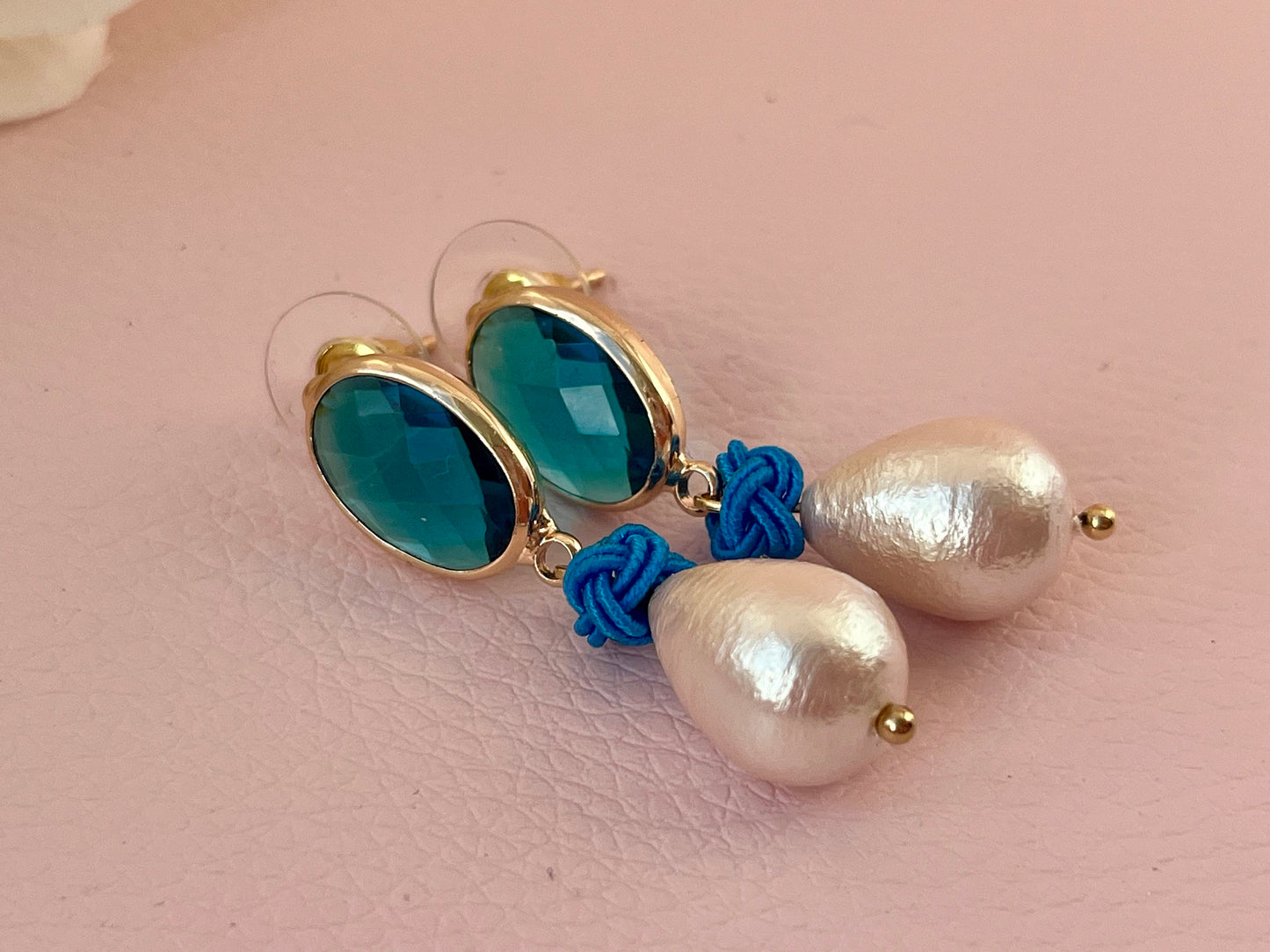 Perlenohrringe Knoten Kristallglas Blau - Laury goes Heidelberg - LAURY LOVES PINK