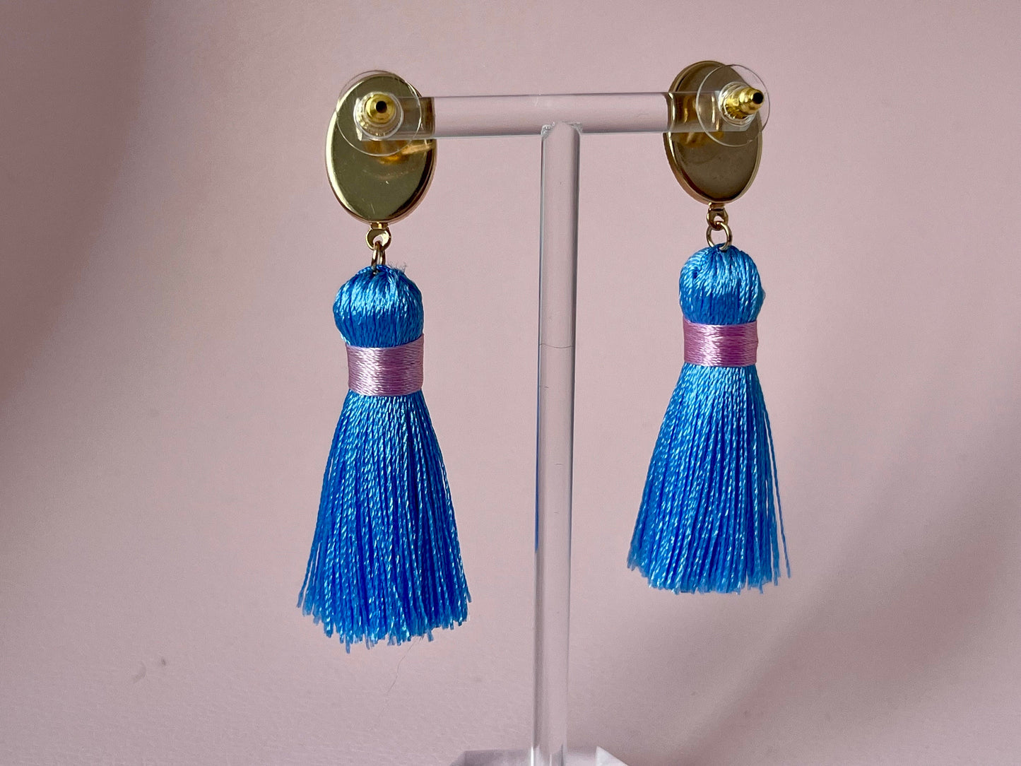 Quastenohrringe, Statementohrringe an Jade Cabochons Hellblau Rosa - Laury goes Budapest