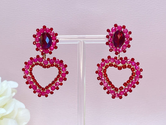 Herzohrringe, handgestickte Perlenohrringe in Herzform aus Facettperlen und Rocailles in Rot und Pink - Laury goes Paris