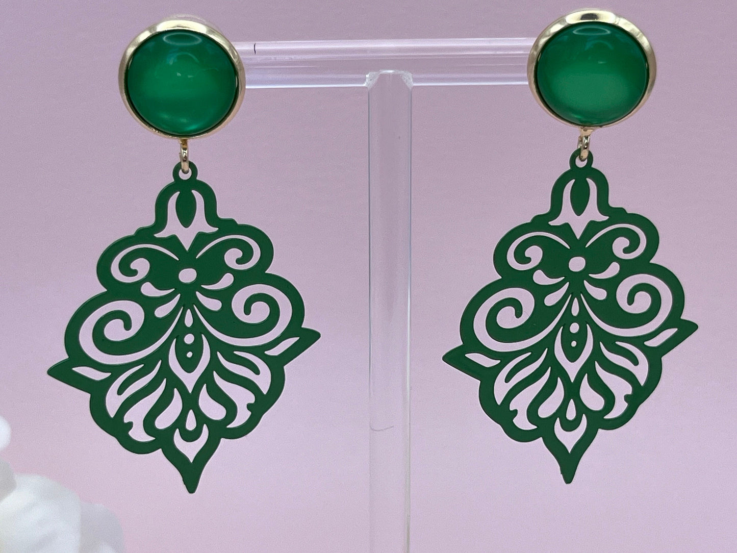 Ornamentohrringe, leichte Statementohrringe an vergoldeten Steckern mit Cabochons Grün Rosa - Laury goes Verona