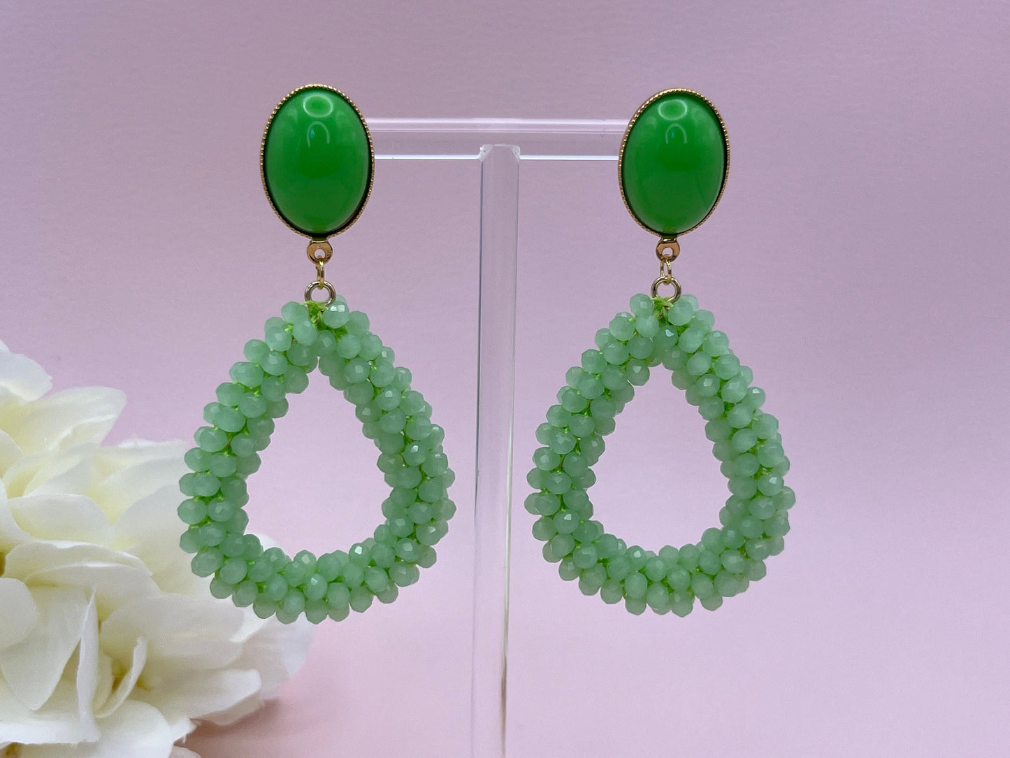 Glitzer Statement Ohrringe mit Facettperlen Tropfen an Ohrsteckern mit Jade Cabochons in Schwarz - Laury goes Côtes d‘Azure