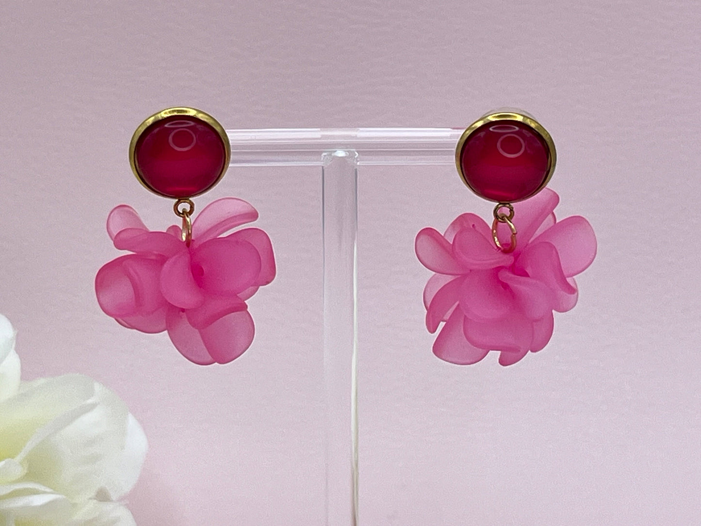 Ornamentohrringe, leichte Statementohrringe an vergoldeten Steckern mit Cabochons Grün Rosa - Laury goes Verona