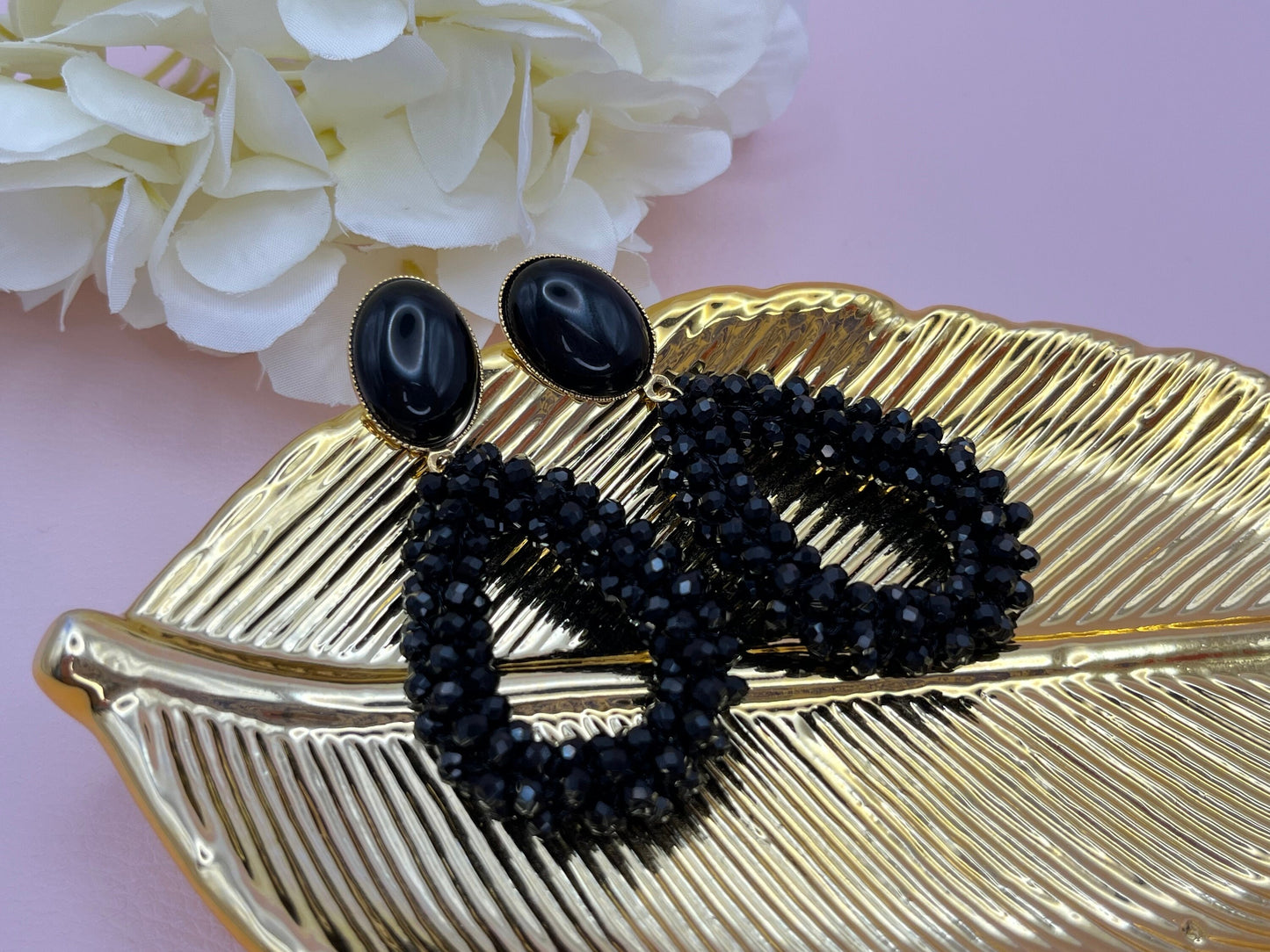 Glitzer Statement Ohrringe mit Facettperlen Tropfen an Ohrsteckern mit Jade Cabochons in Schwarz - Laury goes Côtes d‘Azure