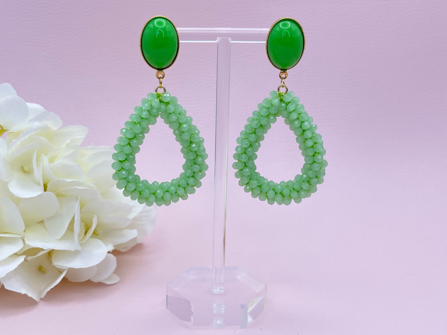 Glitzer Statement Ohrringe mit Facettperlen Tropfen an Ohrsteckern mit Jade Cabochons in Schwarz - Laury goes Côtes d‘Azure