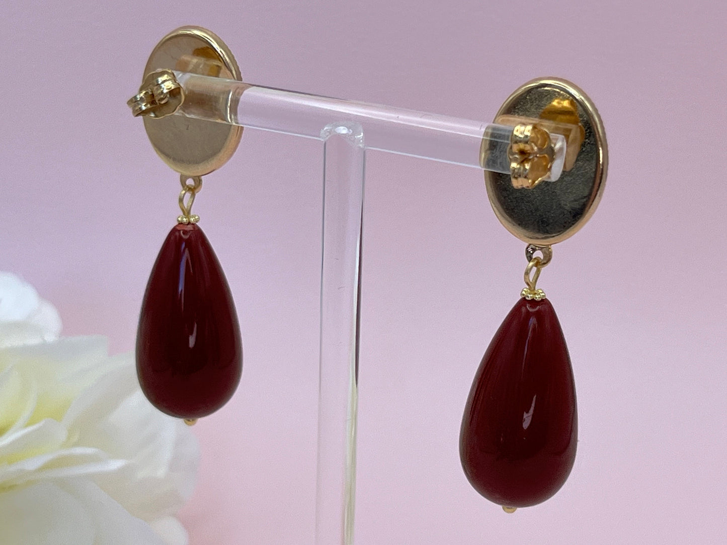 Tropfenohrringe, Statement Ohrringe mit pinken Resintropfen an vergoldeten Steckern mit rosa Jade Cabochons - Laury goes Venice