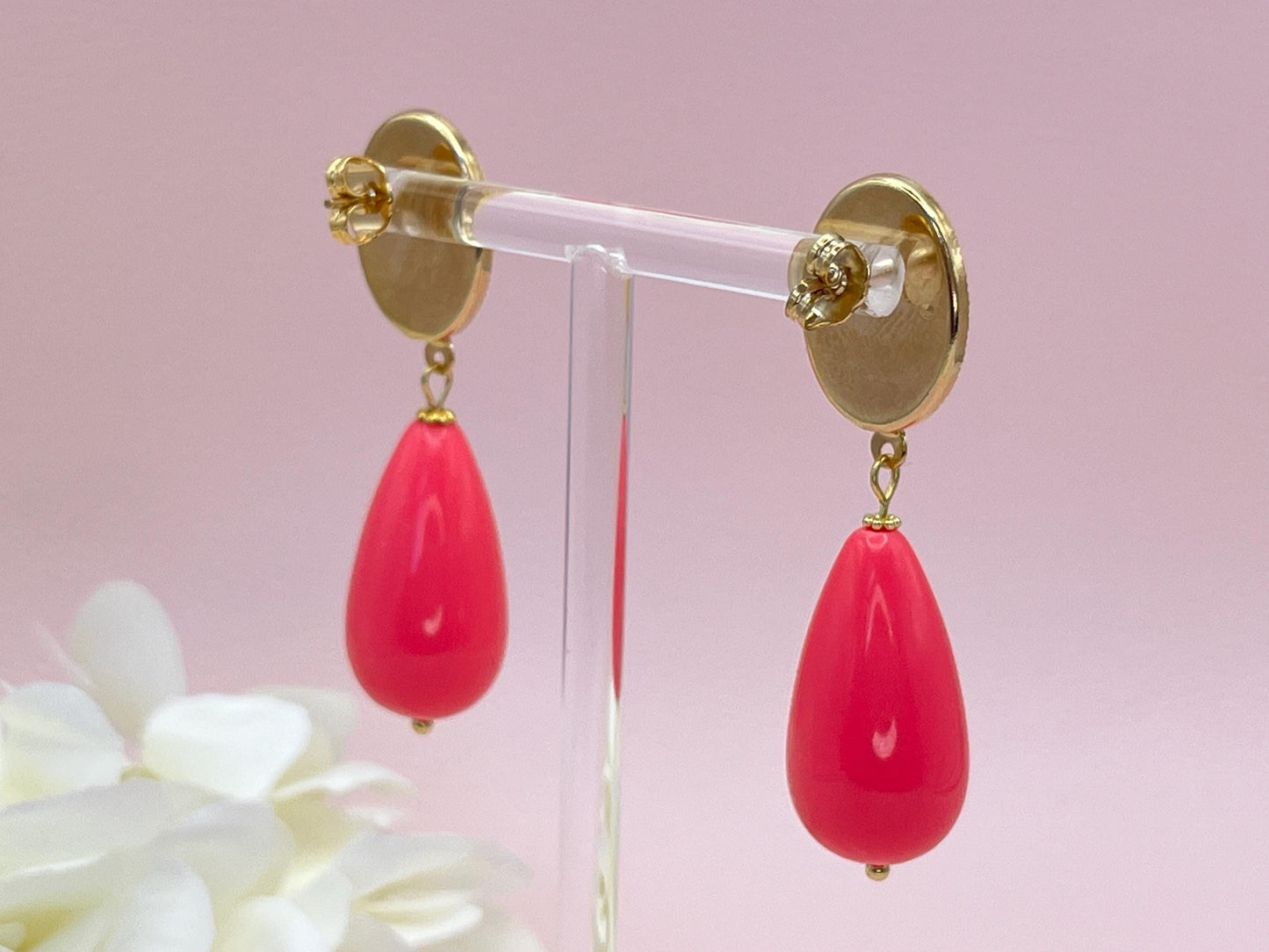 Tropfenohrringe, Statement Ohrringe mit Resintropfen in Pink an vergoldeten Steckern mit gelben Cabochons - Laury goes Verona