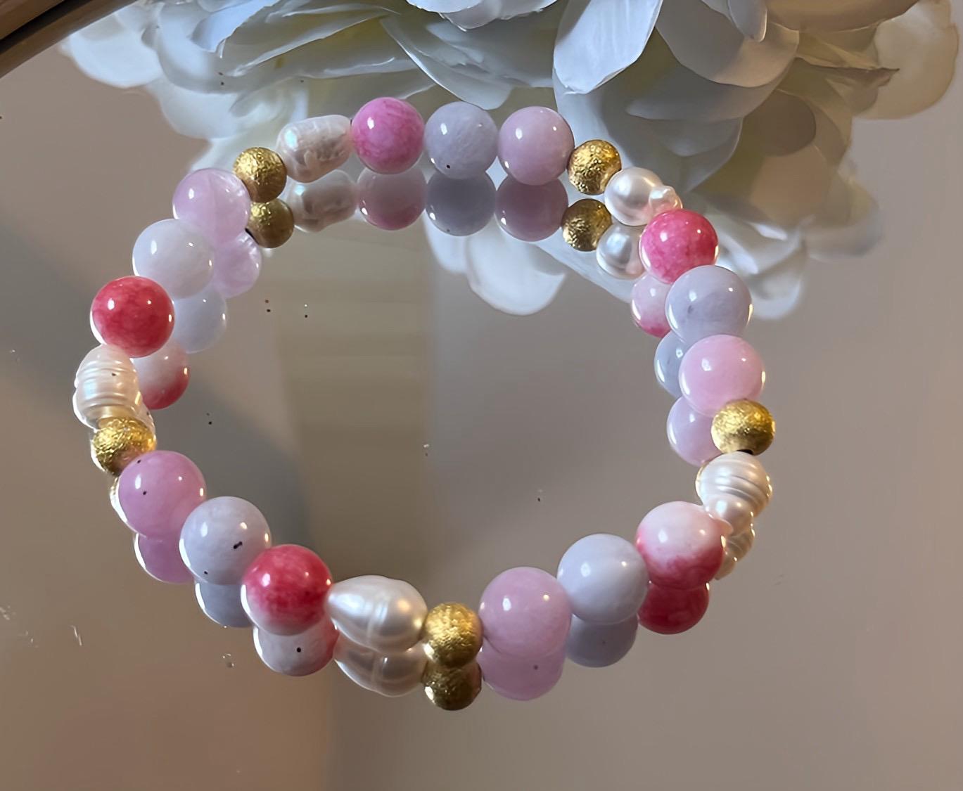 Armband mit Natursteinen und Süßwasserperlen in Pastell Rosa und Gold, Freundschaftsarmband - Laury goes Kronberg