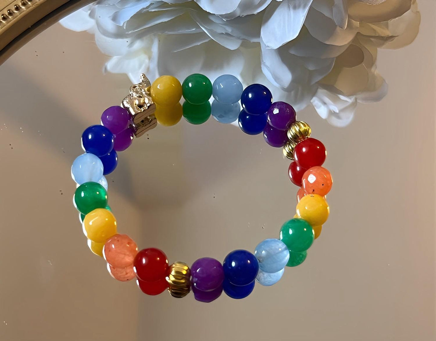 Regebogen Armband mit Naturstein- und Edelstahlperlen und goldenem Elefant, Freundschaftsarmband - Laury goes Cologne