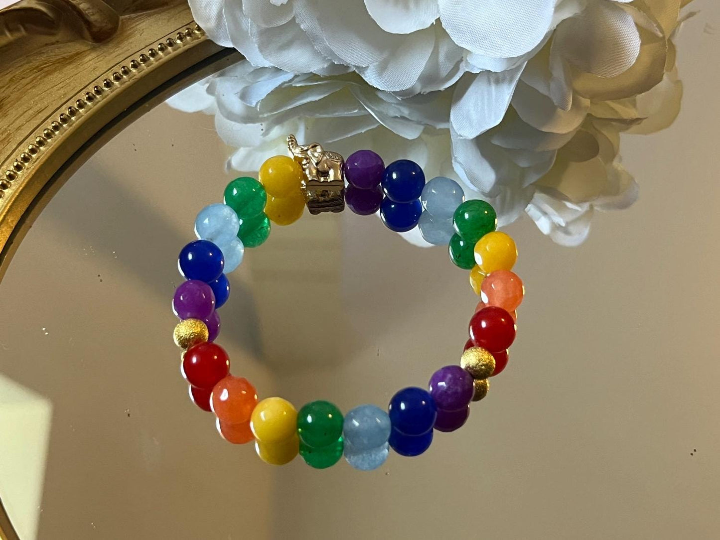 Regebogen Armband mit Naturstein- und Edelstahlperlen und goldenem Elefant, Freundschaftsarmband - Laury goes Cologne