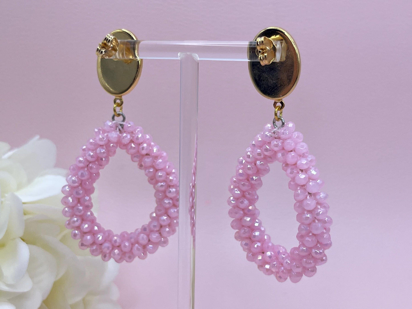 Glitzer Statement Ohrringe mit rosa Facettperlen Tropfen an vergoldeten Ohrsteckern mit rosa Cabochons - Laury goes Côtes d‘Azure