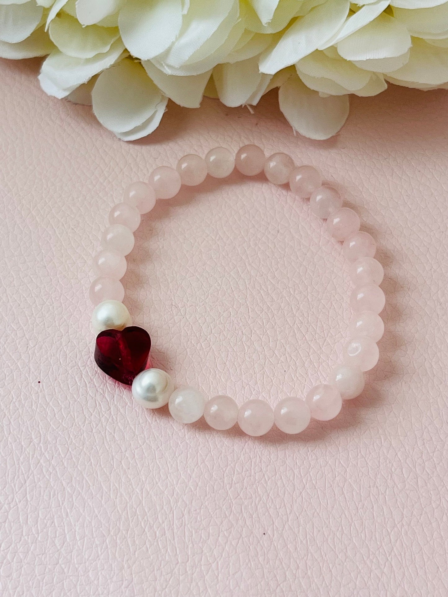 Rosenquarz und Perlen Armband mit Kristallherz - Laury goes Paris - LAURY LOVES PINK