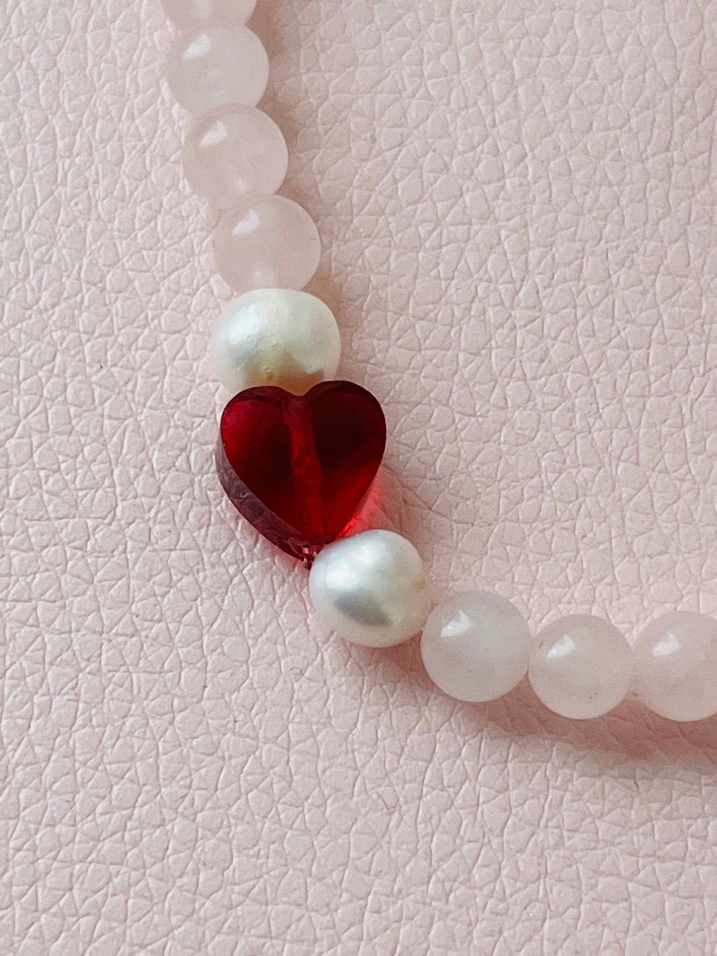 Rosenquarz und Perlen Armband mit Kristallherz - Laury goes Paris - LAURY LOVES PINK