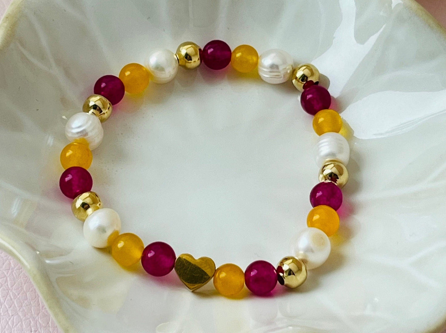 Armband aus Natursteinen und Perlen Pink Gelb und Gold mit Herz - Laury goes Paris - LAURY LOVES PINK
