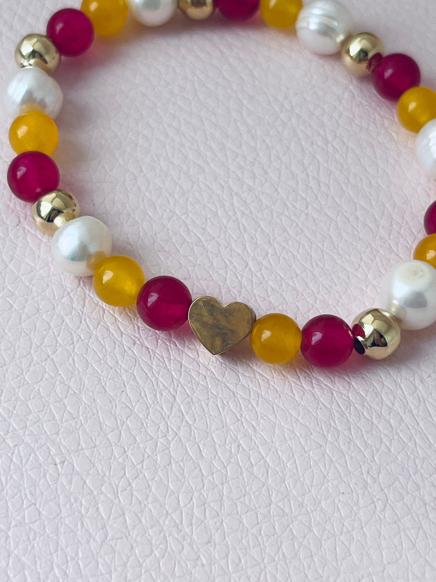Armband aus Natursteinen und Perlen Pink Gelb und Gold mit Herz - Laury goes Paris - LAURY LOVES PINK
