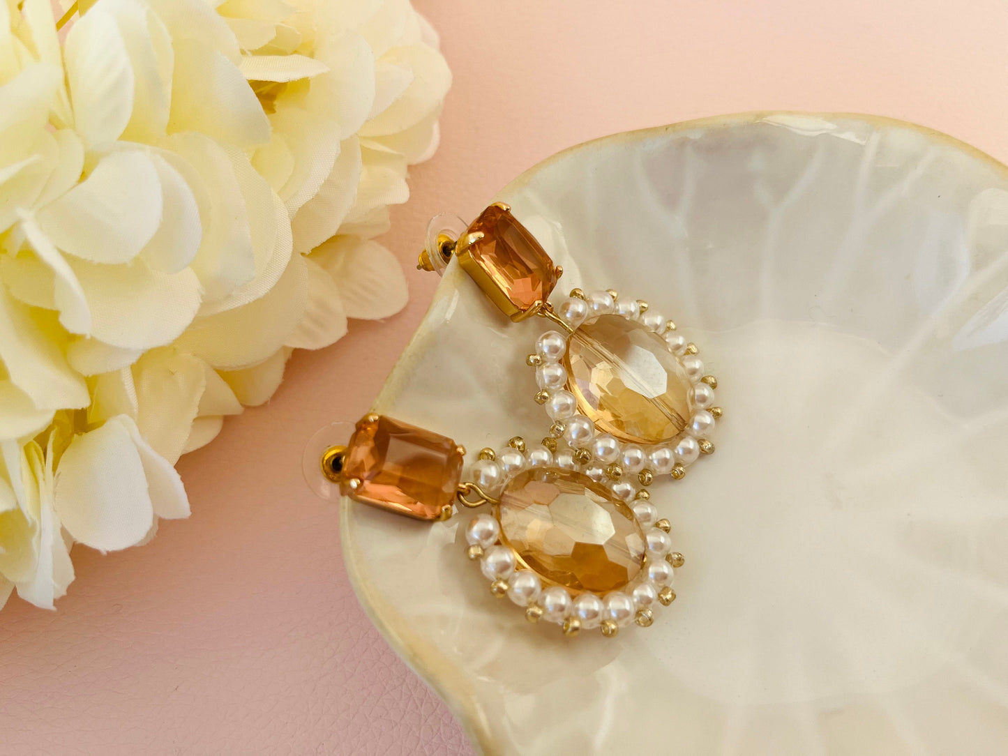 Handgestickte Glitzerohrringe Peach Champagner Perle - Laury goes Stockholm - LAURY LOVES PINK