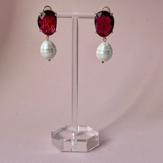 Perlenohrringe mit Muschelkernperle an Kristallglassteckern Rot - Laury goes Oslo - LAURY LOVES PINK