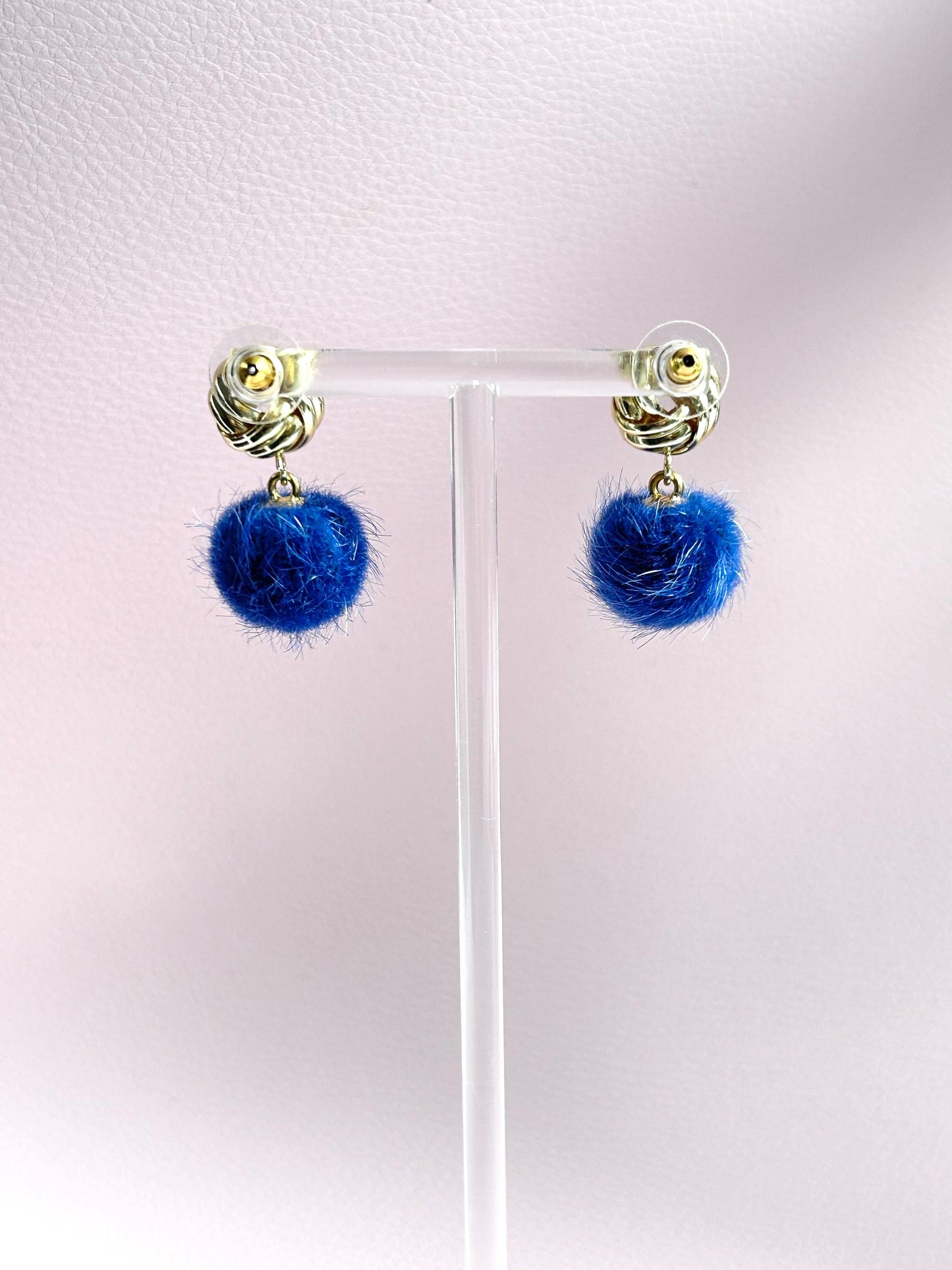 Pompom Ohrringe Knoten Blau - Laury goes Grindelwald - LAURY LOVES PINK