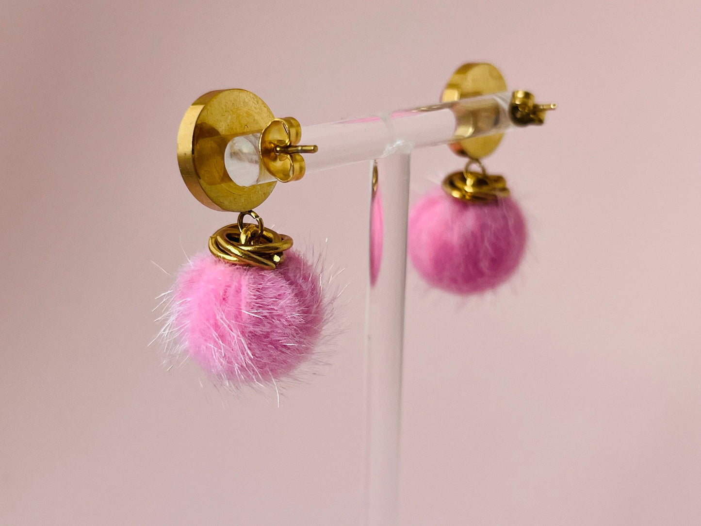 Pompom Ohrringe Rosa - Laury goes Grindelwald - LAURY LOVES PINK