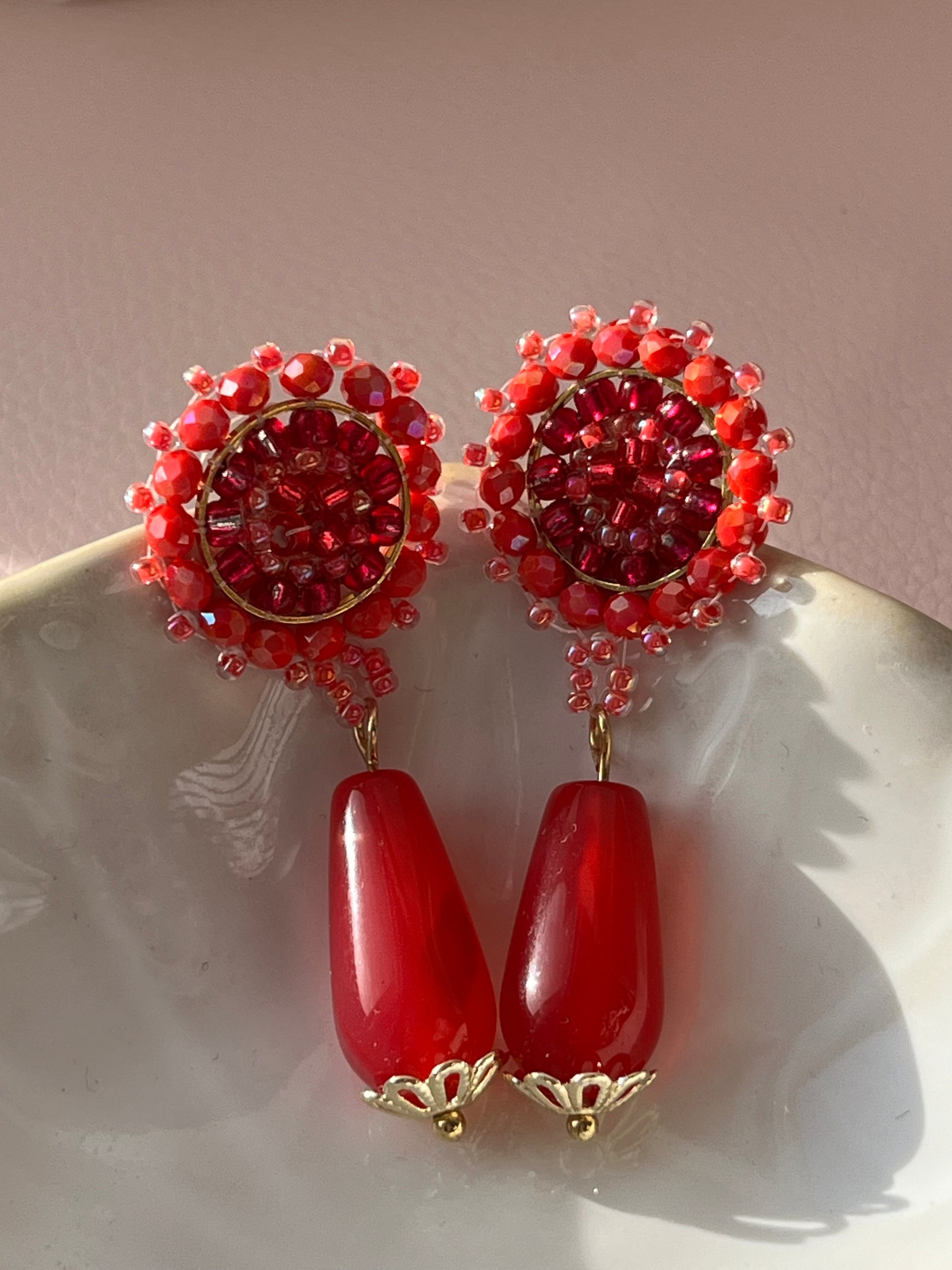 Handgestickte Perlenohrringe Rot - Laury goes Riga - LAURY LOVES PINK