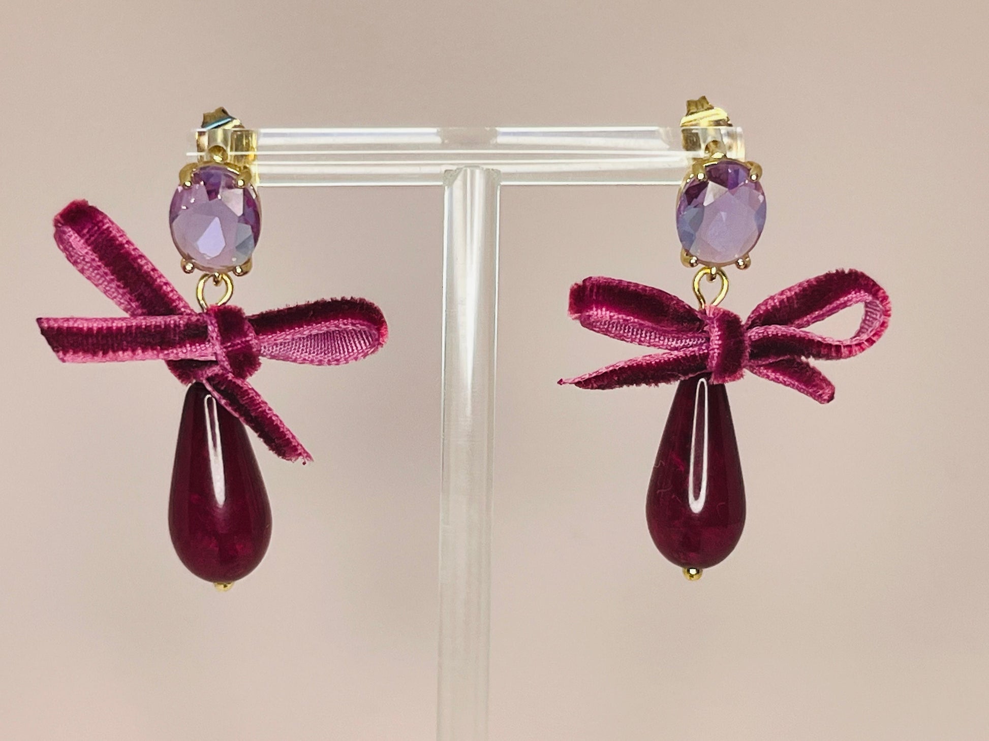 Tropfenohrringe Samtschleife Kristallglas Flieder Pflaume - Laury goes Munich - LAURY LOVES PINK