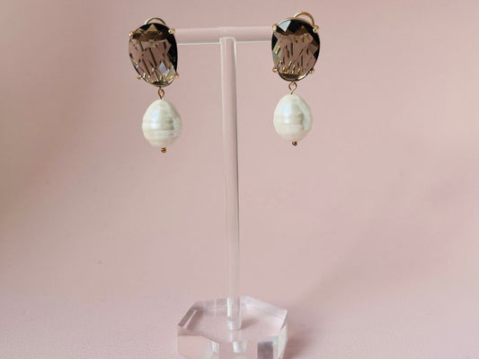 Perlenohrringe mit Muschelkernperle an Kristallglassteckern Braun - Laury goes Oslo - LAURY LOVES PINK