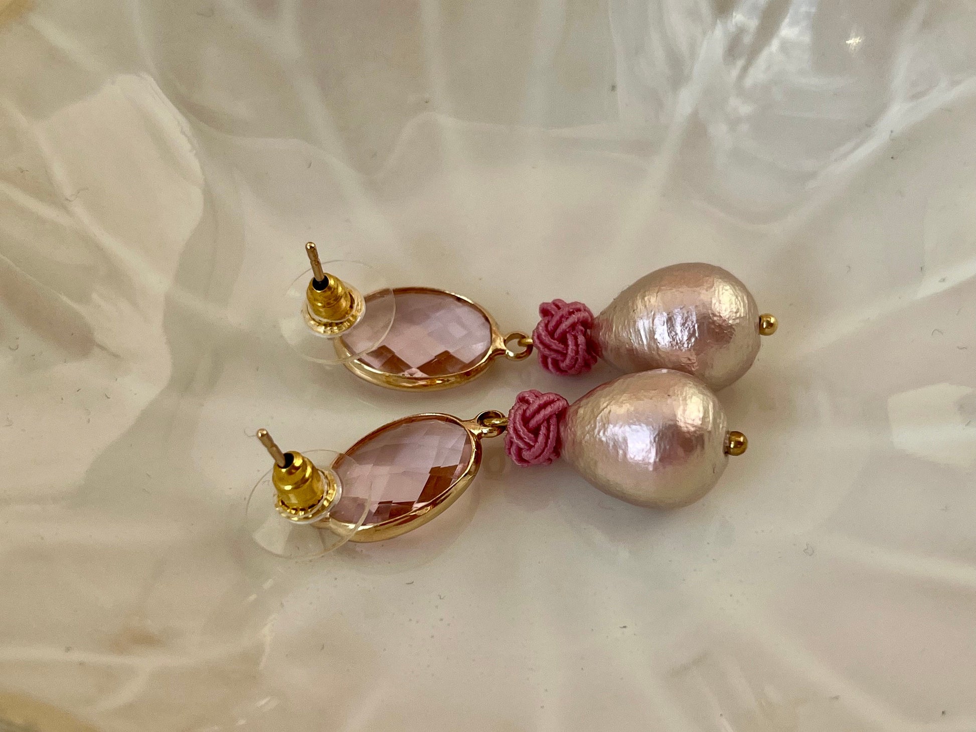 Perlenohrringe Knoten Kristallglas Flieder Rosa - Laury goes Heidelberg - LAURY LOVES PINK