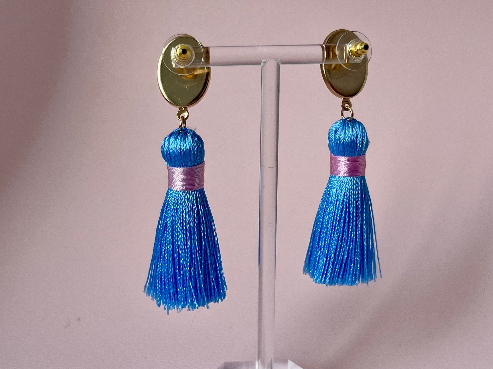 Quastenohrringe, Statementohrringe an Jade Cabochons Hellblau Rosa - Laury goes Budapest
