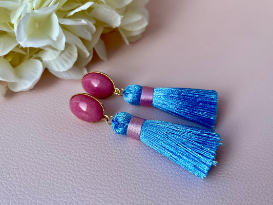 Quastenohrringe, Statementohrringe an Jade Cabochons Hellblau Rosa - Laury goes Budapest