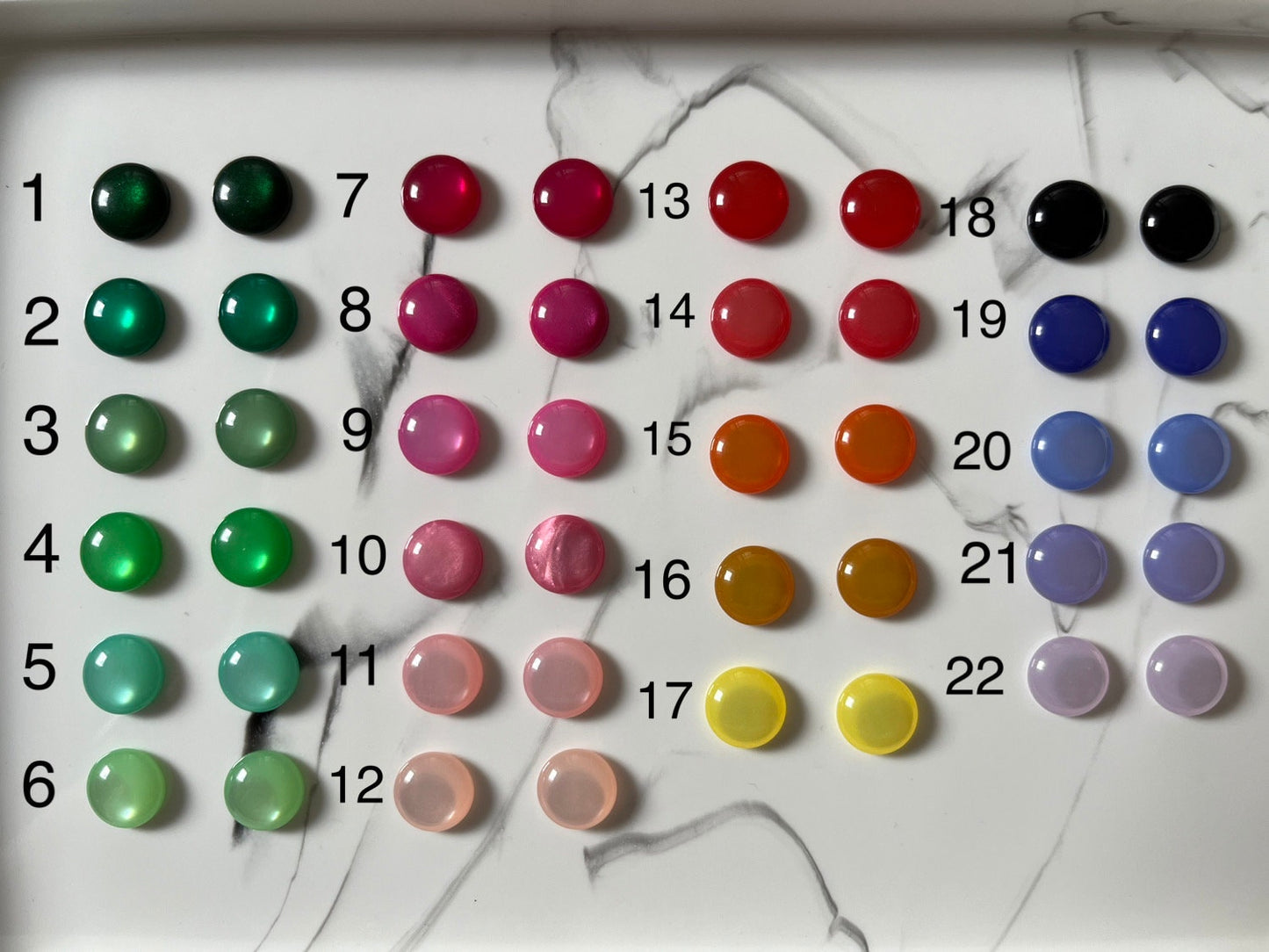 Leichte Ornamentohrringe, Hängeohrringe an vergoldeten Ohrsteckern mit Cabochons in Rosa - Laury goes Marrakesh
