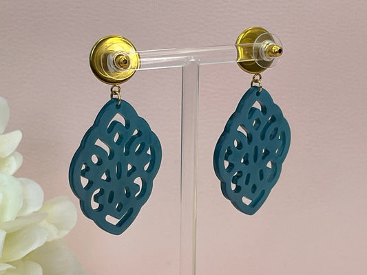 Leichte Ornamentohrringe in Türkis an vergoldeten Steckern mit pinken Cabochons - Laury goes Marrakesh