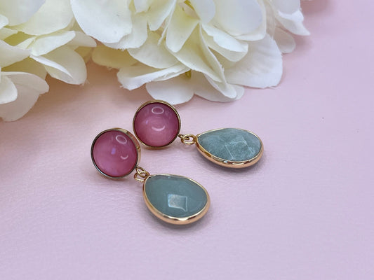Tropfenohrringe mit mintgrünen Jadetropfen an Edelstahl Ohrsteckern mit rosa Cabochons, elegante Statementohrringe - Laury goes Hamburg