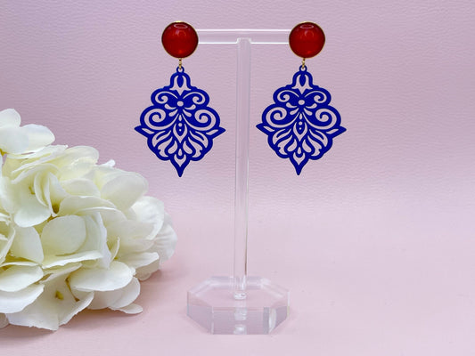 Ornamentohrringe, leichte Statementohrringe an vergoldeten Steckern mit Cabochons Blau Rot - Laury goes Verona