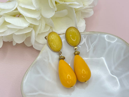 Tropfenohrringe, Statement Ohrringe mit pinken Resintropfen an vergoldeten Steckern mit rosa Jade Cabochons - Laury goes Venice