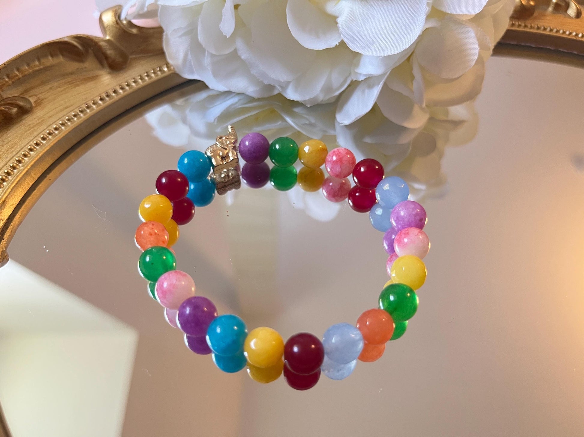 Regenbogen Armband mit Natursteinperlen und goldenem Elefant, buntes Freundschaftsarmband - Laury goes Cologne