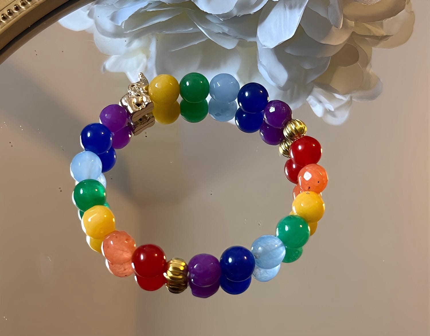 Regebogen Armband mit Naturstein- und Edelstahlperlen und goldenem Elefant, Freundschaftsarmband - Laury goes Cologne