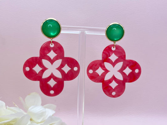 Leichte Ornamentohrringe, Hängeohrringe an vergoldeten Ohrsteckern mit Cabochons in Rosa - Laury goes Marrakesh