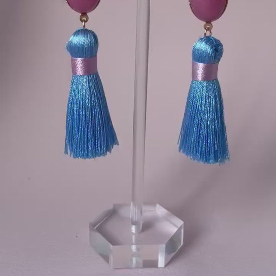 Quastenohrringe, Statementohrringe an Jade Cabochons Hellblau Rosa - Laury goes Budapest