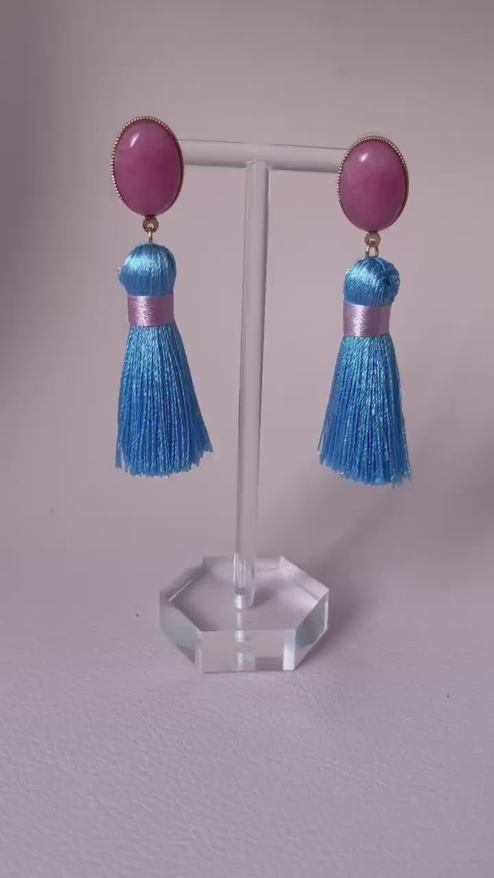 Quastenohrringe, Statementohrringe an Jade Cabochons Hellblau Rosa - Laury goes Budapest