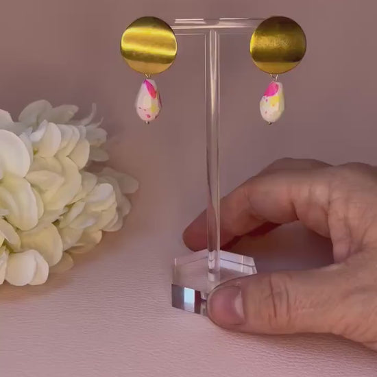 Statement Ohrringe, Tropfenohrringe mit vergoldetem Stecker und Resintropfen im Neon Look - Laury goes Miami