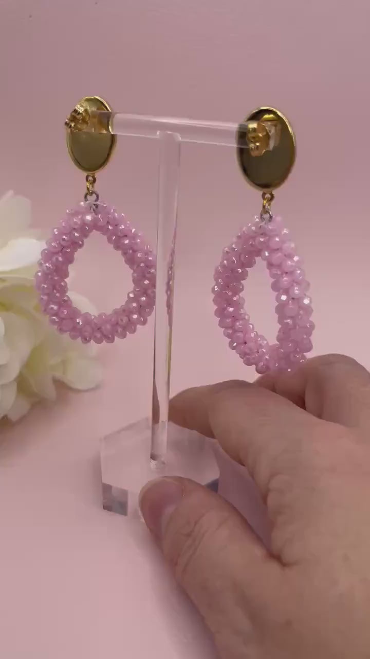 Glitzer Statement Ohrringe mit rosa Facettperlen Tropfen an vergoldeten Ohrsteckern mit rosa Cabochons - Laury goes Côtes d‘Azure