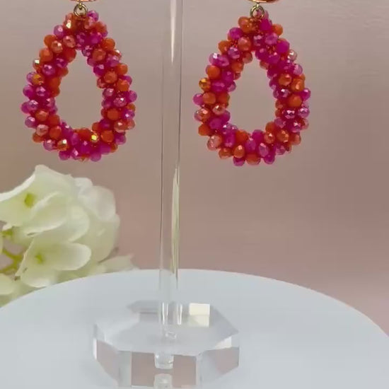 kleine Glitzerohrringe mit Tropfen aus  Facettperlen an vergoldeten Kristallglassteckern in Pink Orange - Laury goes Côtes d‘Azure mini