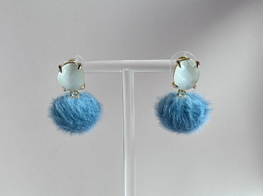 Pompom Ohrringe Kristallglas Hellblau Weiß - Laury goes Grindelwald - LAURY LOVES PINK