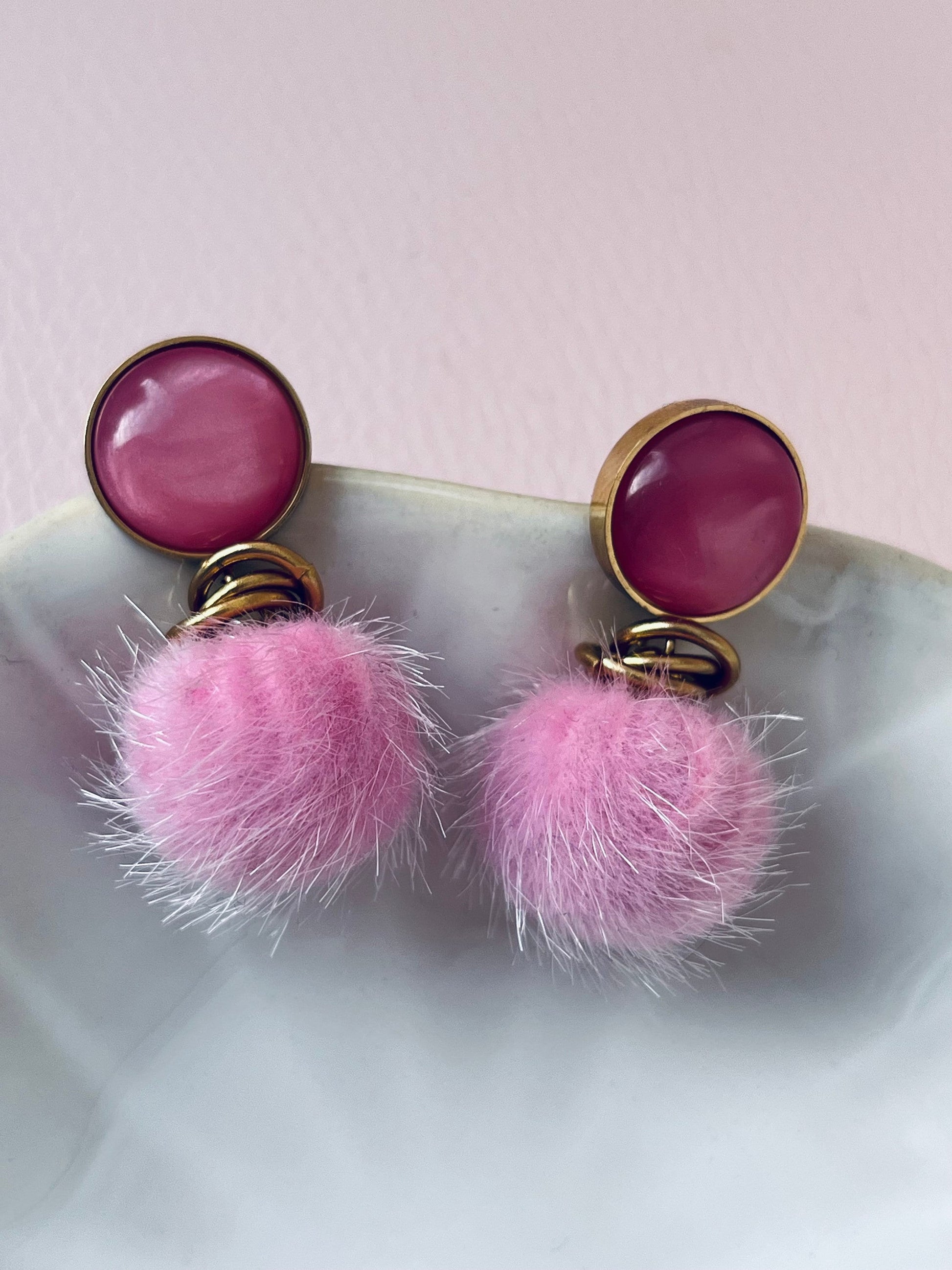 Pompom Ohrringe Rosa - Laury goes Grindelwald - LAURY LOVES PINK