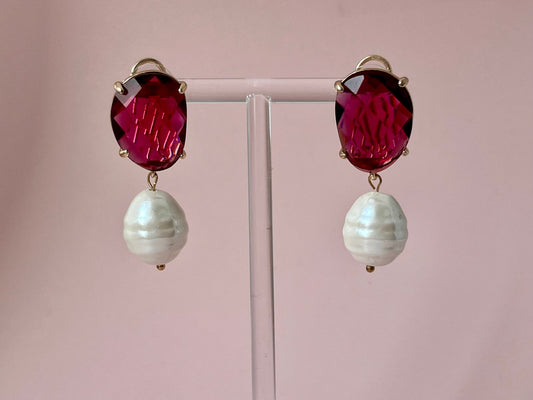 Perlenohrringe mit Muschelkernperle an Kristallglassteckern Rot - Laury goes Oslo - LAURY LOVES PINK